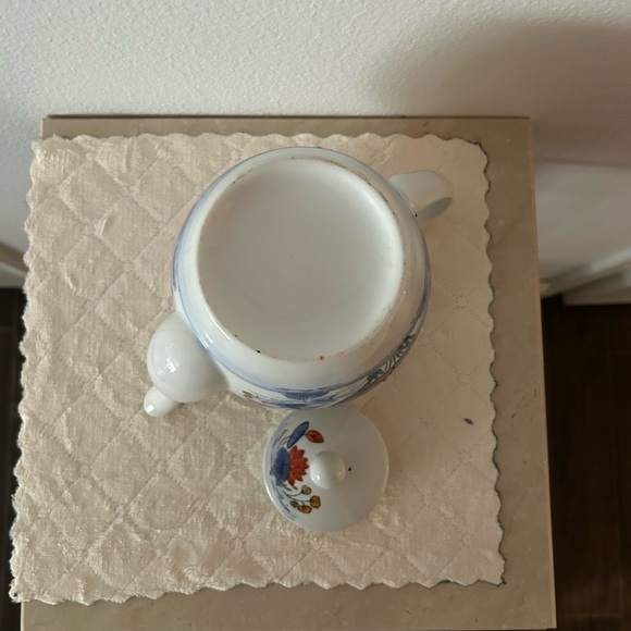 Vintage Hand Painted Lotus design William Sonoma tea pot. - Picture 8 of 8